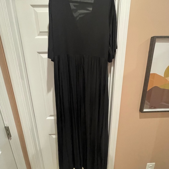 Black Maxi Flutter Sleeve Dress - Picture 4 of 4
